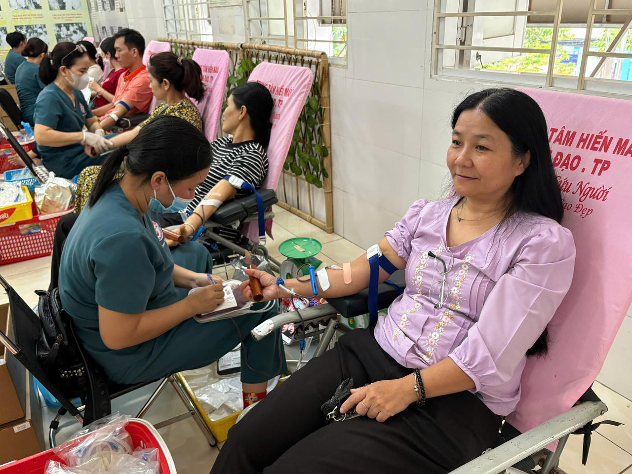 Hoạt động hiến máu nhân đạo được người dân hưởng ứng sâu rộng.