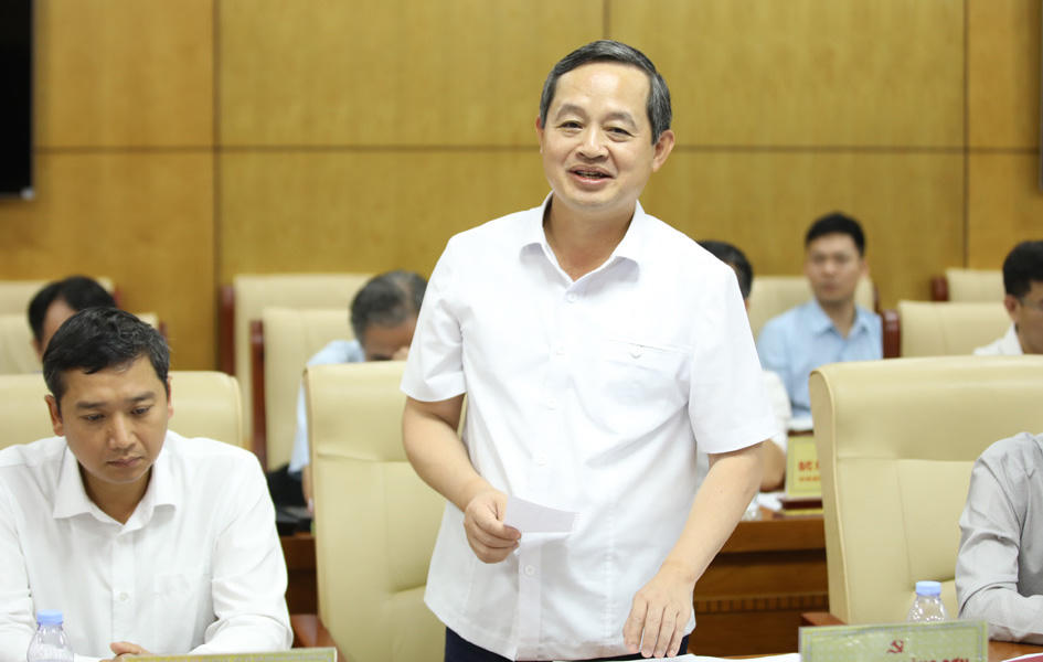Ông Phạm Hoàng Sơn, Chủ tịch UBND tỉnh phát biểu làm rõ thêm nhiều nội dung liên quan tại hội nghị.