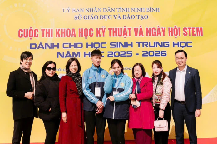 Trường THPT B Nguyễn Huệ - Chặng đường 50 năm Tự hào và Khát vọng
