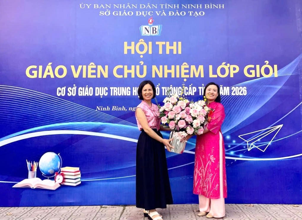 Trường THPT B Nguyễn Huệ - Chặng đường 50 năm Tự hào và Khát vọng