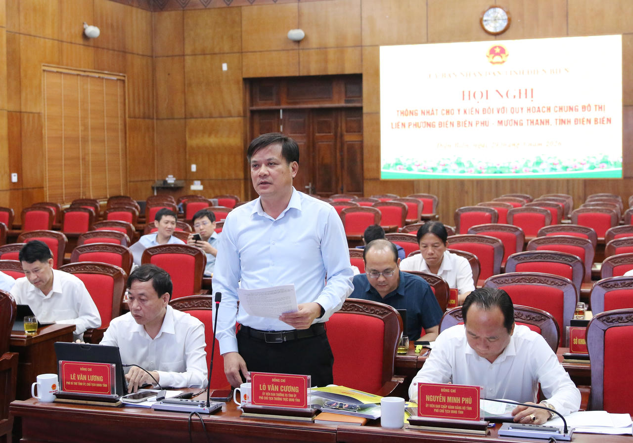 Phó Chủ tịch Thường trực UBND tỉnh Lò Văn Cương tham gia ý kiến quy hoạch chung đô thị liên phường Điện Biên Phủ - Mường Thanh. (ảnh: dienbien.gov.vn)