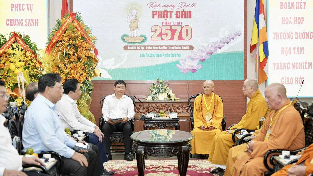Phó Thủ tướng nhấn mạnh, Đại lễ Phật đản không chỉ là ngày lễ trọng đại của tăng ni, Phật tử mà còn là dịp tôn vinh những giá trị đạo đức, văn hóa tốt đẹp của Phật giáo đối với đời sống xã hội .