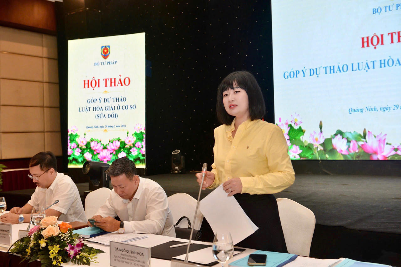 Phó Cục trưởng Cục Phổ biến GDPL và TGPL Ngô Quỳnh Hoà phát biểu tại Hội thảo