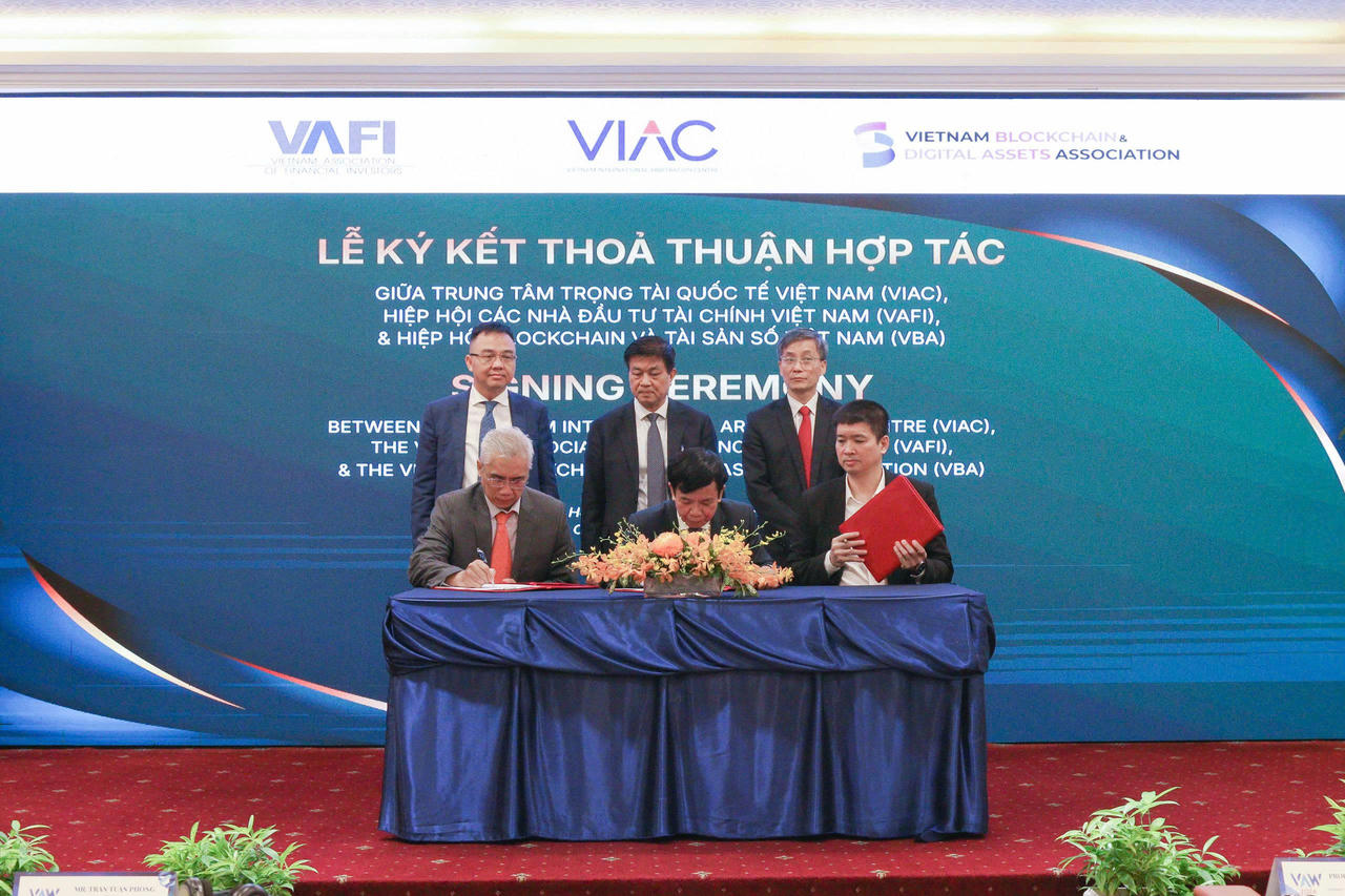 VIAC ký thỏa thuận hợp tác với Hiệp hội Các nhà đầu tư tài chính Việt Nam và Hiệp hội Blockchain và tài sản số Việt Nam&nbsp;