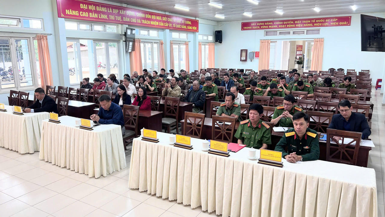 Các đại biểu tham dự buổi lễ.