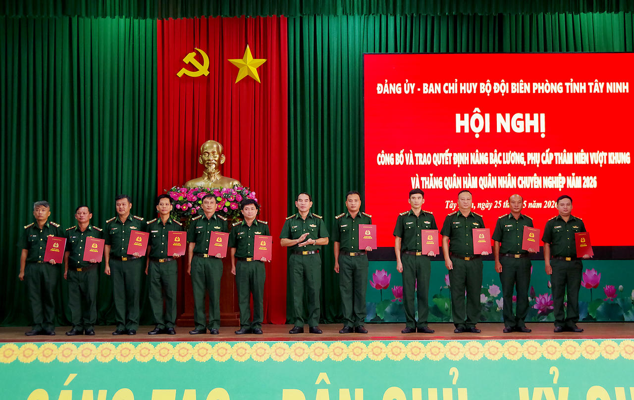 BĐBP Cần Thơ, Đồng Tháp, Tây Ninh trao quyết định thăng quân hàm đối với sĩ quan, quân nhân chuyên nghiệp
