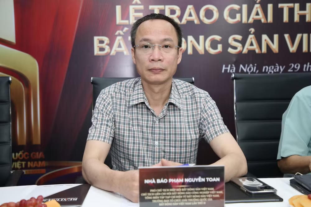 Nhà báo Phạm Nguyễn Toan.