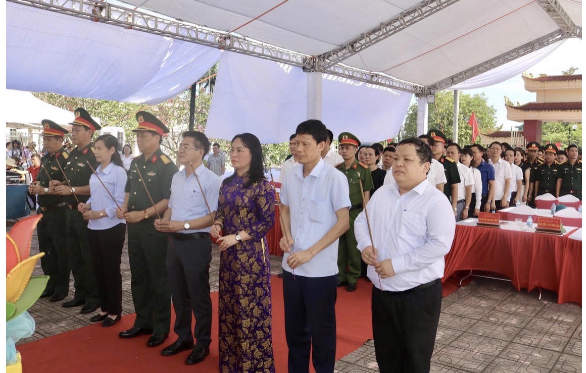 Ngày 25/5, tại Nghĩa trang liệt sĩ Tân Dân, Đảng ủy, HĐND, UBND, Ủy ban MTTQ Việt Nam xã An Lão phối hợp với Ban Chỉ đạo Tìm kiếm, quy tập và xác định danh tính hài cốt liệt sĩ thành phố (Ban Chỉ đạo 515 thành phố) tổ chức chương trình làm điểm lấy mẫu sinh phẩm hài cốt liệt sĩ chưa có thông tin để phục vụ giám định ADN.