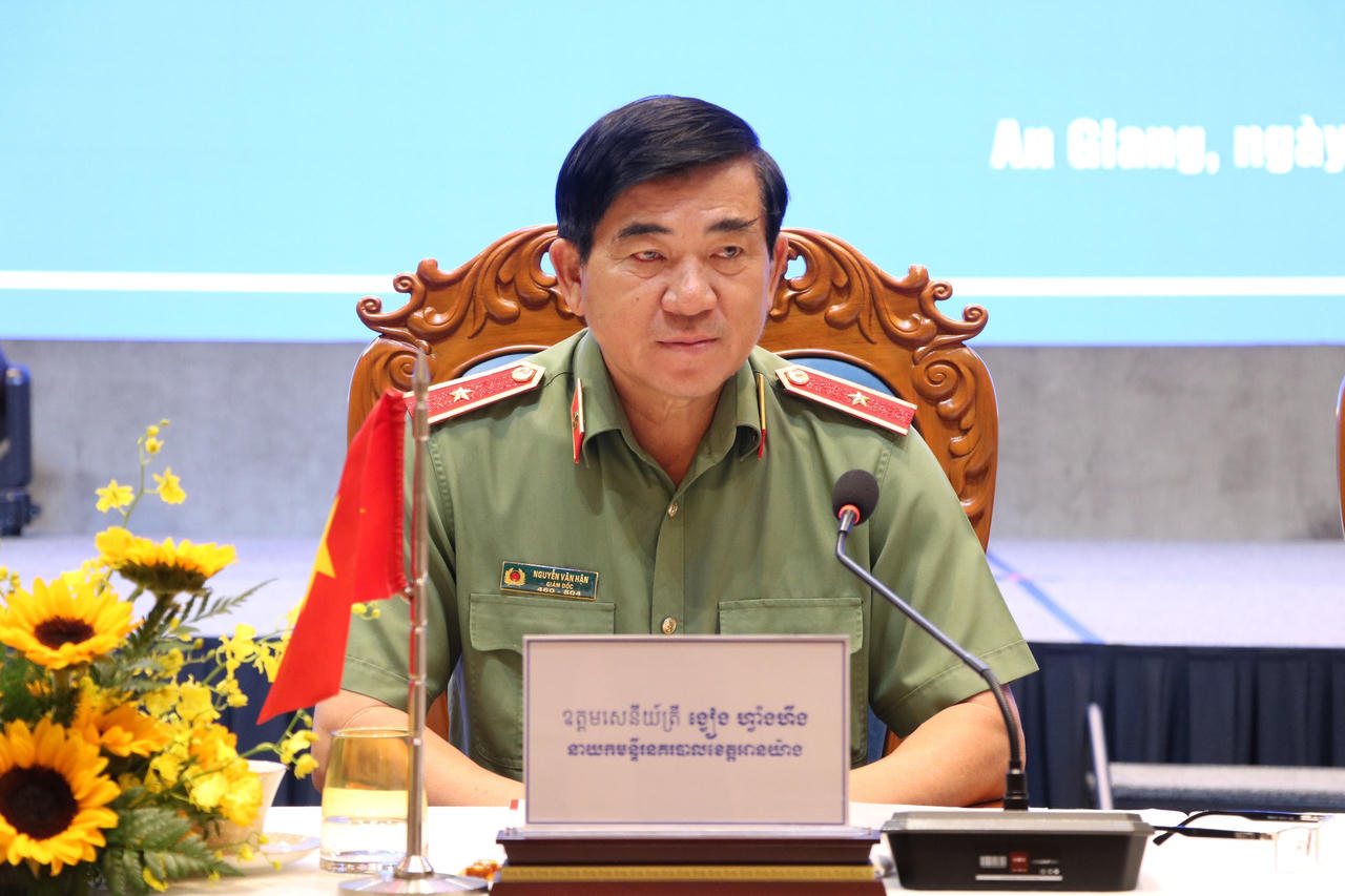 Thiếu tướng Nguyễn Văn Hận, Giám đốc Công an tỉnh An Giang phát biểu tại Hội nghị.