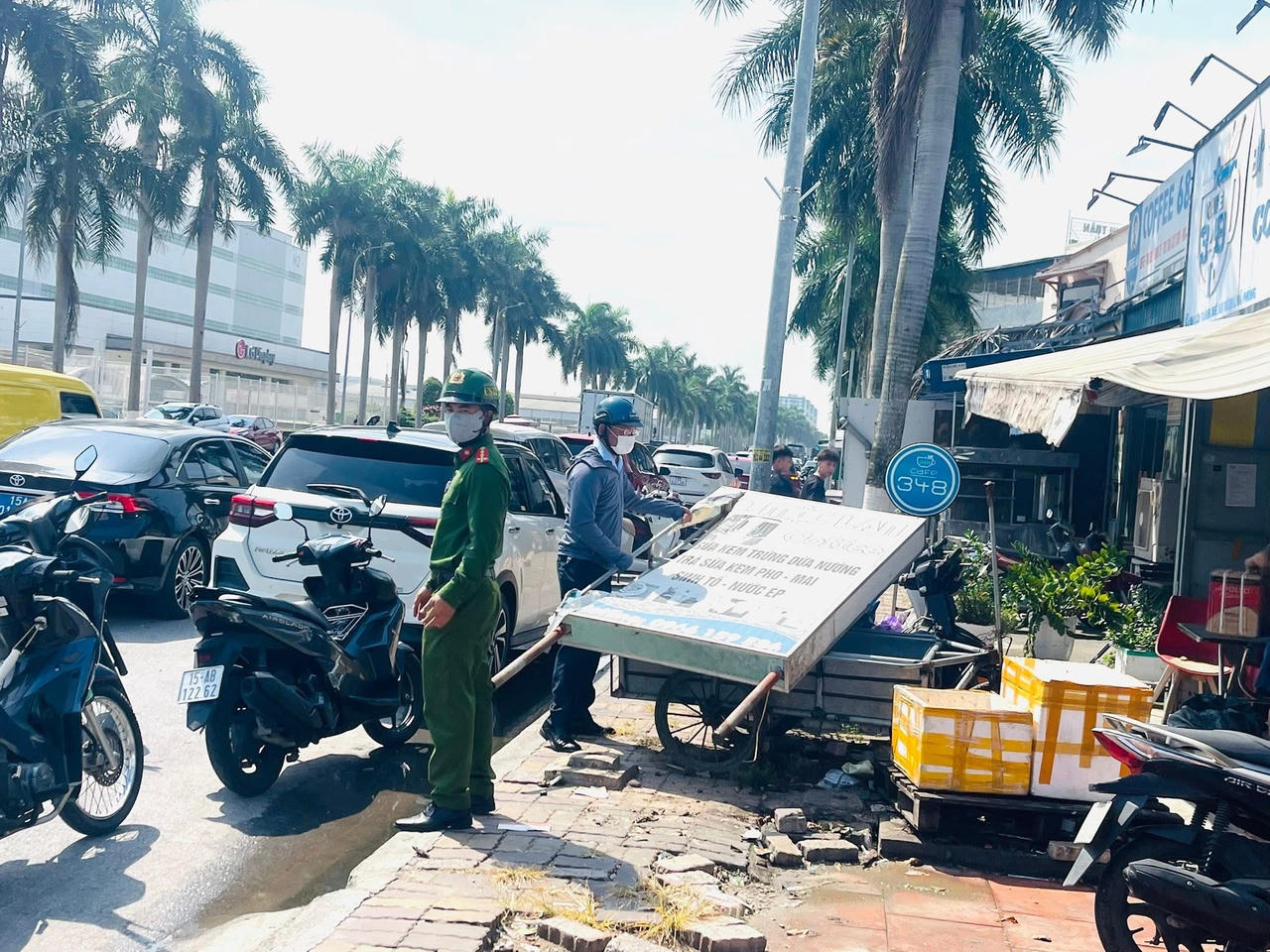 Phường An Phong (Hải Phòng) ra quân lập lại trật tự đường hè, bảo đảm mỹ quan đô thị