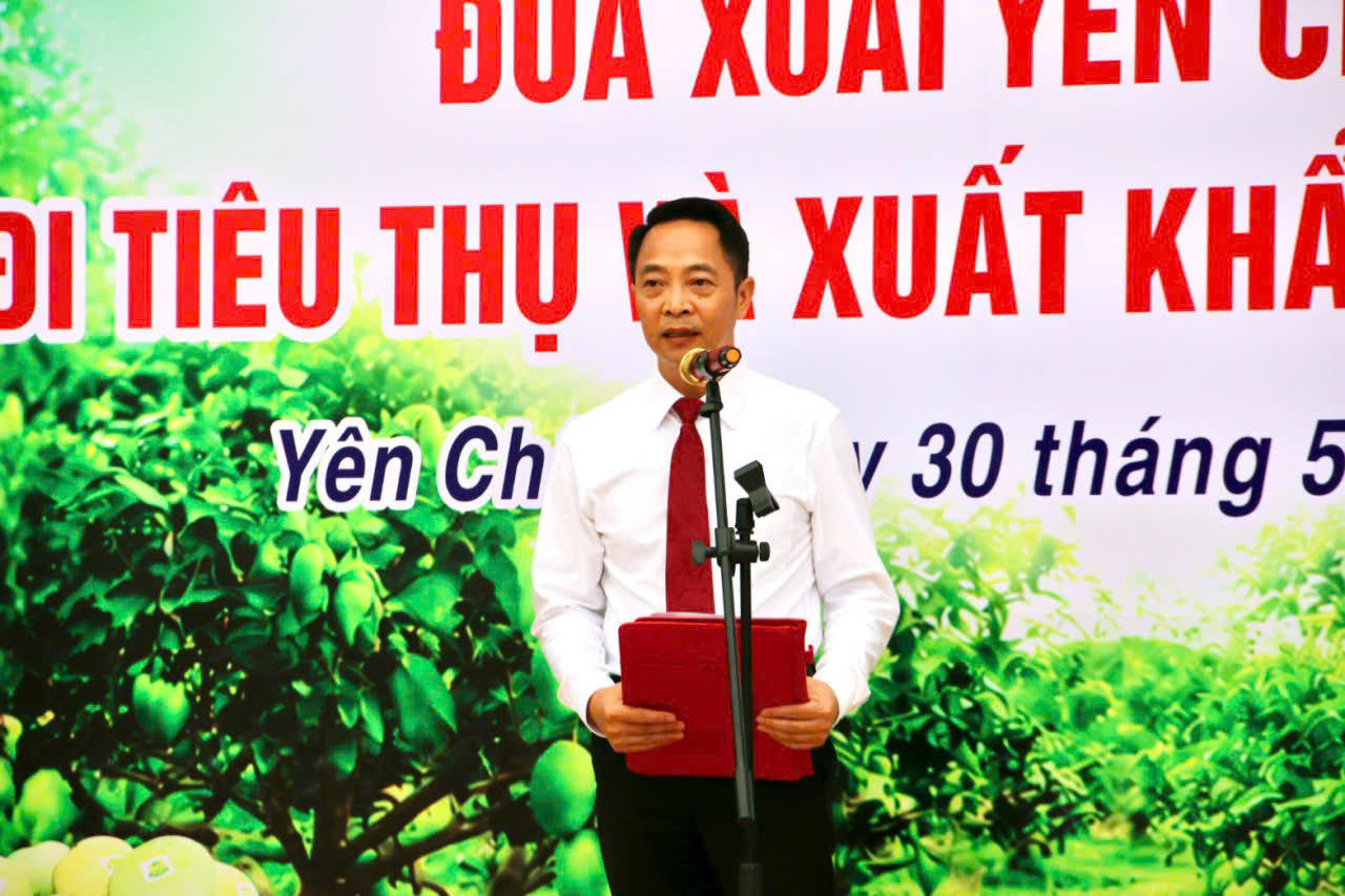 Ông Đoàn Xuân Ngọc, Chủ tịch UBND xã Yên Châu phát biểu tại ngày hội.