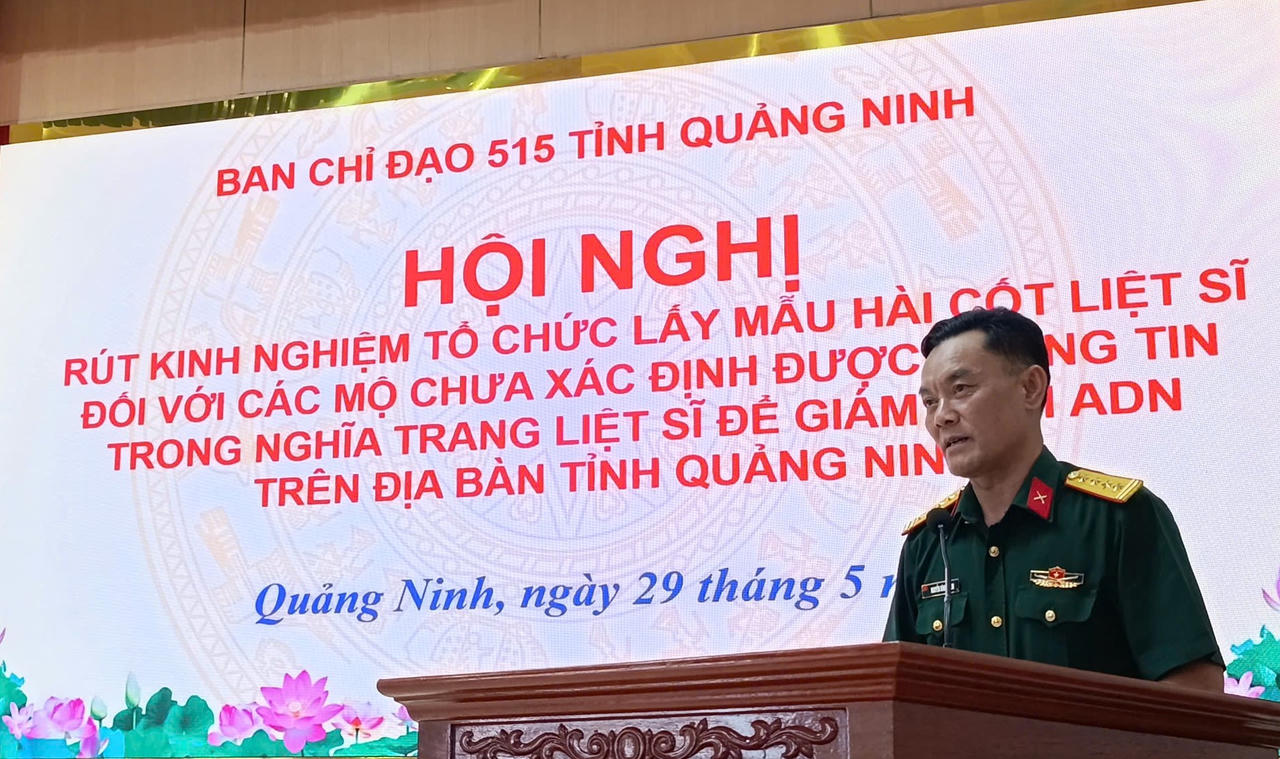 Đại tá Nguyễn Đình Khiêm – Phó Chính ủy Bộ CHQS tỉnh, Phó Trưởng Ban Chỉ đạo 515 tỉnh Quảng Ninh, phát biểu tại hội nghị.