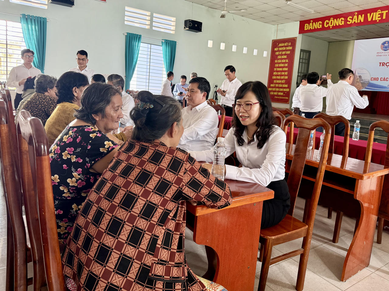 Hành trình mang pháp luật và yêu thương đến vùng biên giới Tây Ninh