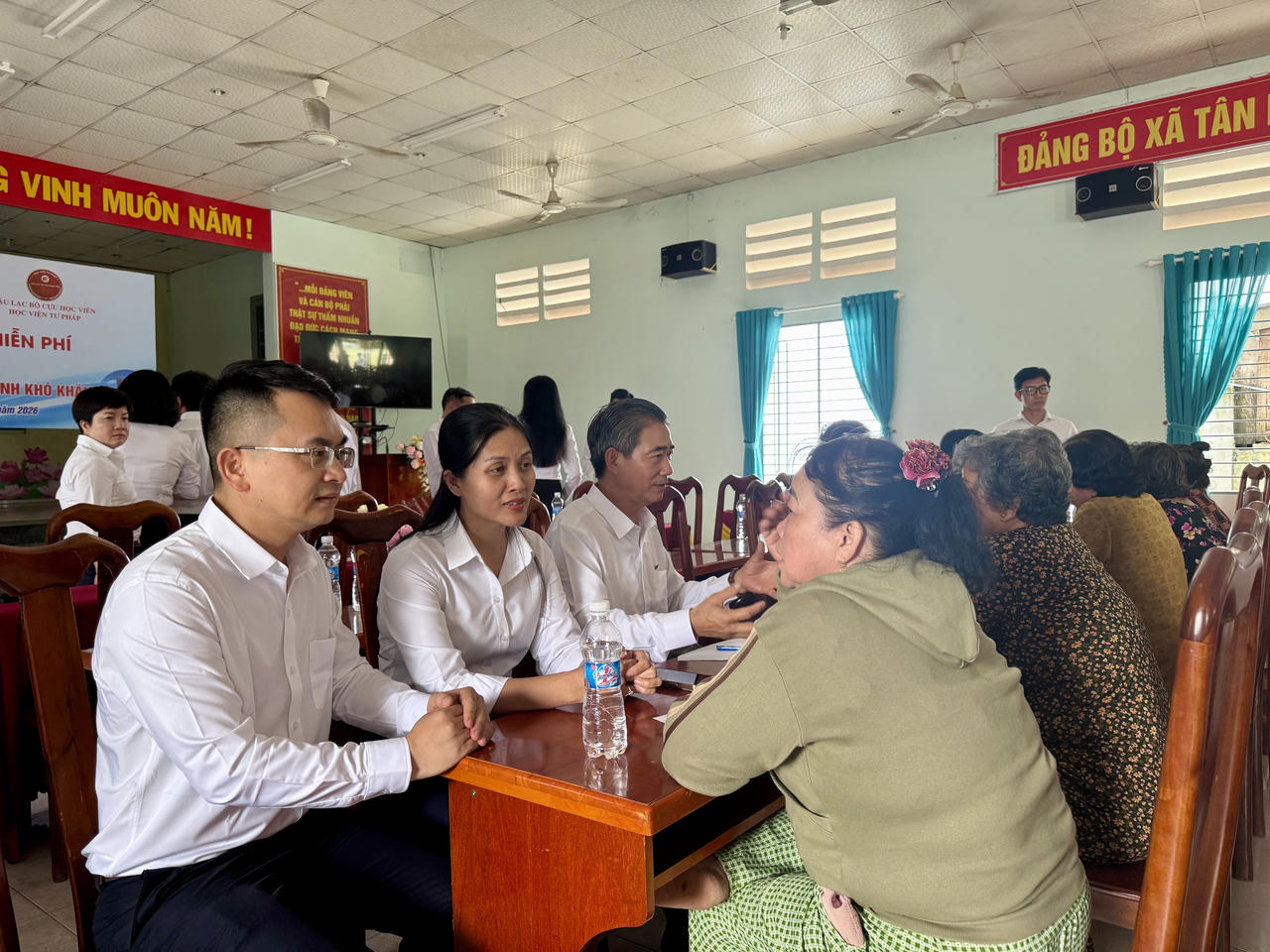 Hành trình mang pháp luật và yêu thương đến vùng biên giới Tây Ninh