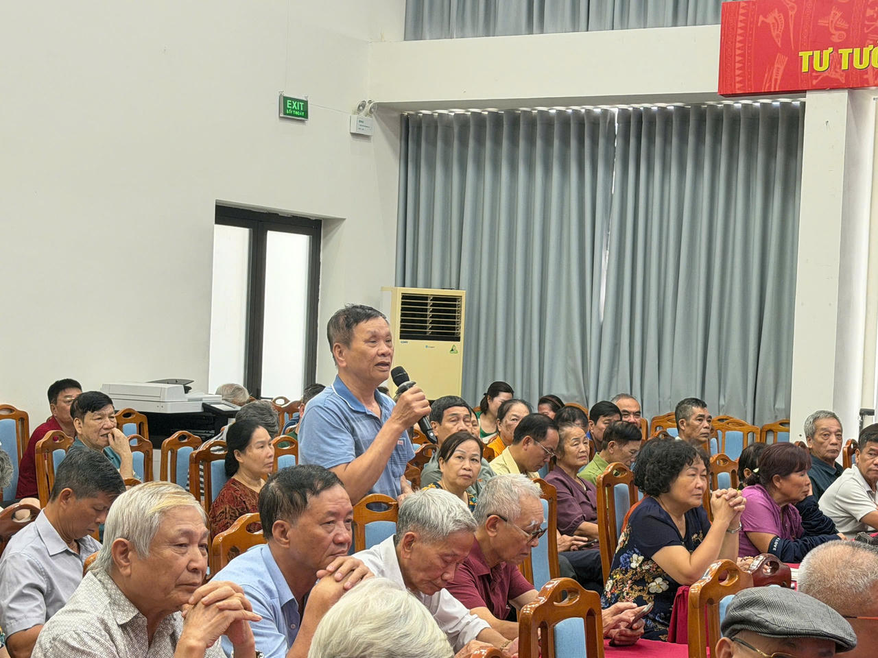 Đại diện Tổ dân phố đóng góp ý kiến về các nhiệm vụ trọng tâm trên địa bàn phường.