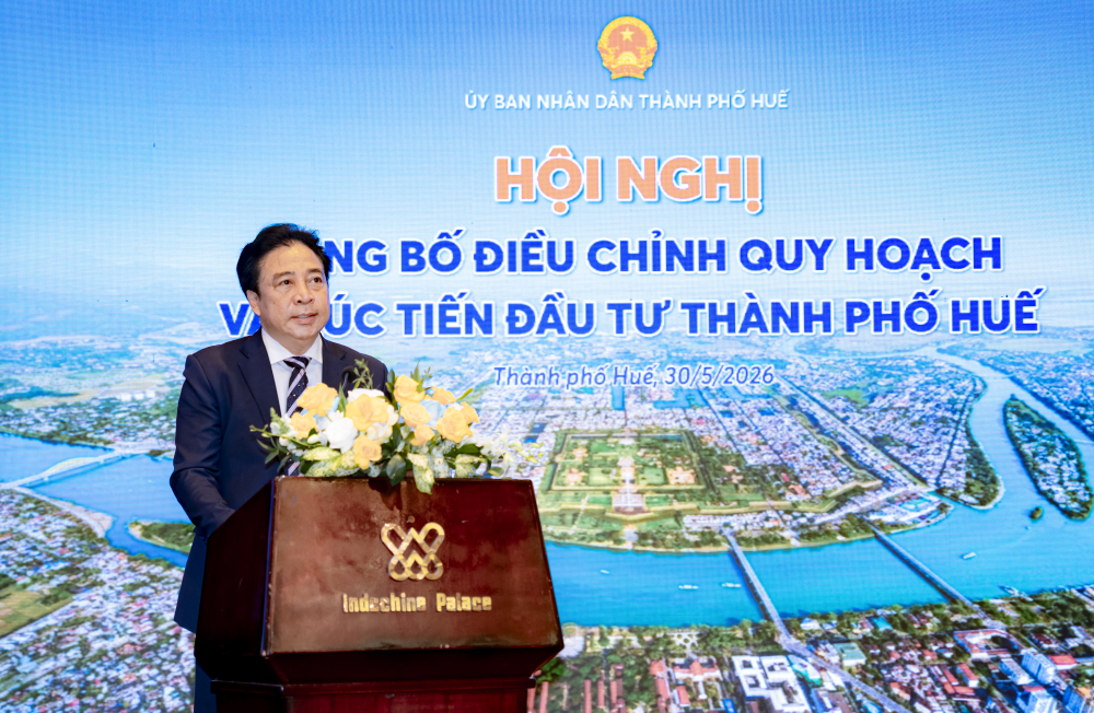 Chủ tịch UBND TP Huế Nguyễn Khắc Toàn phát biểu tại hội nghị.
