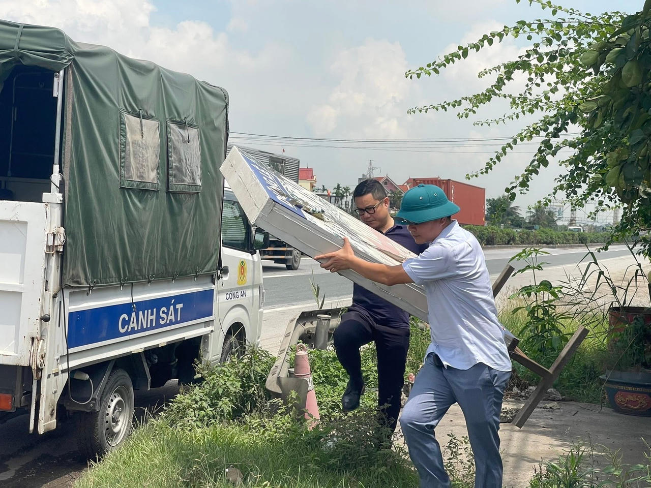 Phường An Phong (Hải Phòng) ra quân lập lại trật tự đường hè, bảo đảm mỹ quan đô thị