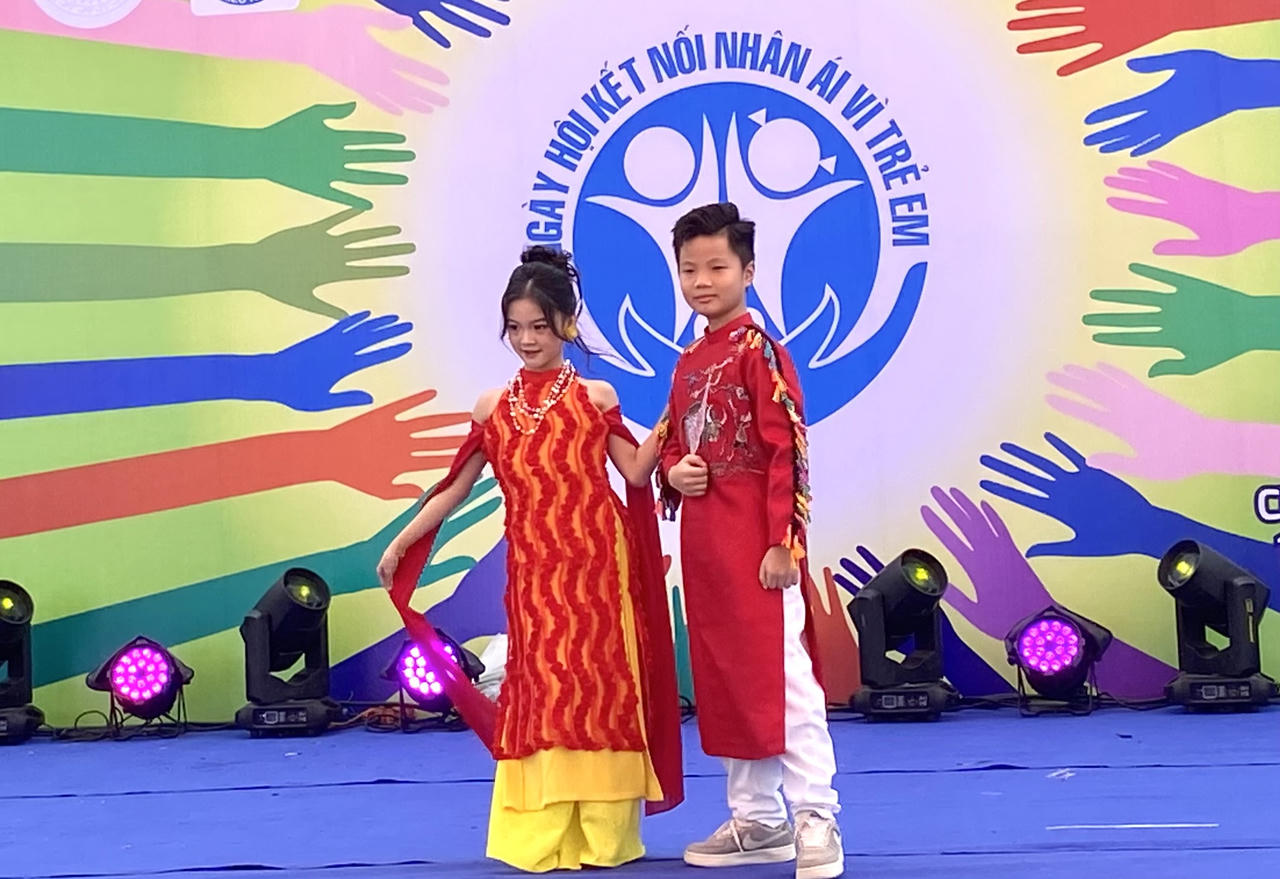 "Ngày hội kết nối nhân ái vì trẻ em” không dừng lại ở các hoạt động hỗ trợ trước mắt mà hướng tới mục tiêu lâu dài là đồng hành cùng trẻ em khuyết tật trên hành trình trưởng thành và hòa nhập xã hội. (Ảnh: PV)