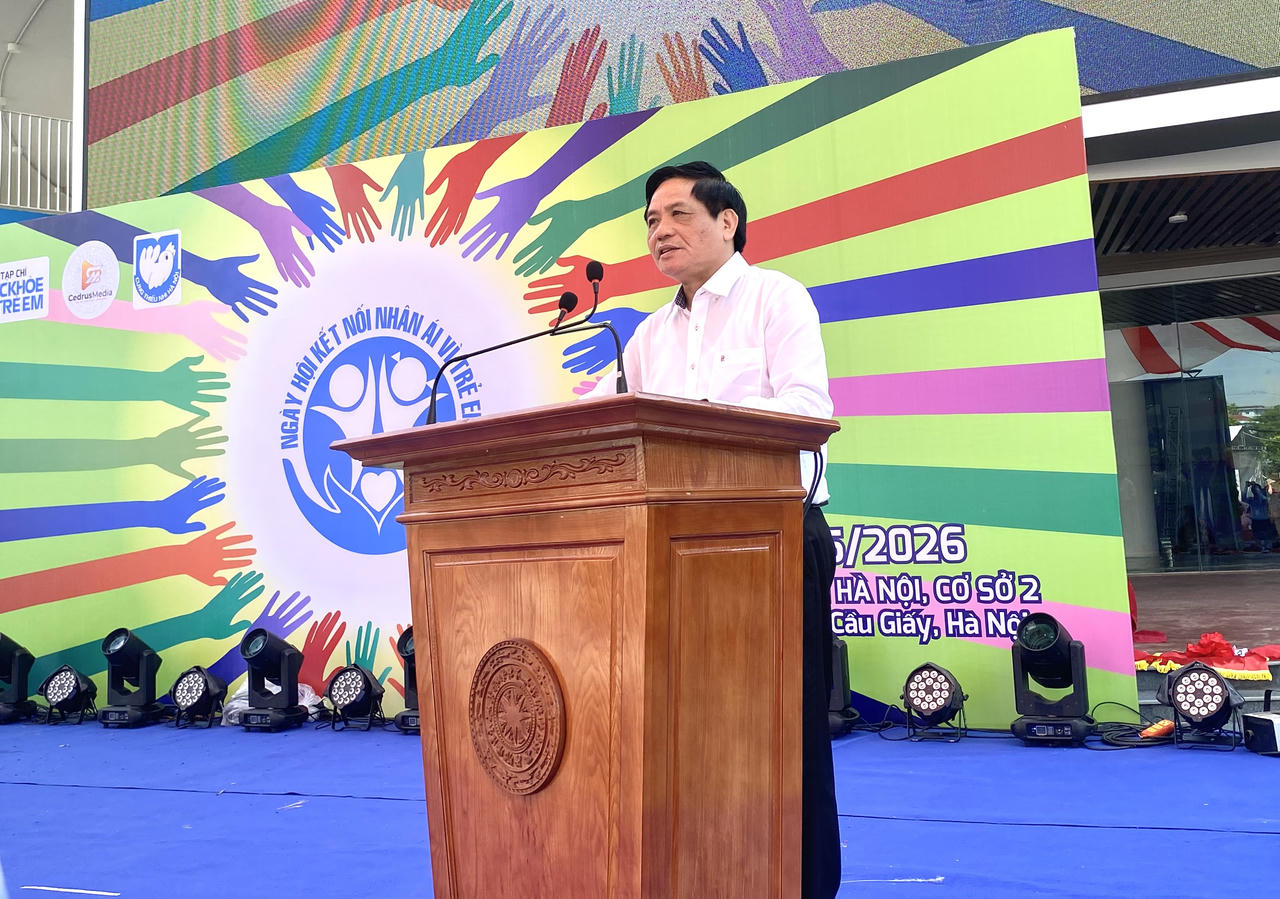 TS Trần Doãn Tiến, Tổng Biên tập Tạp chí Sức khỏe trẻ em, Trưởng Ban Tổ chức Ngày hội phát biểu tại buổi lễ khai mạc. (Ảnh:PV)