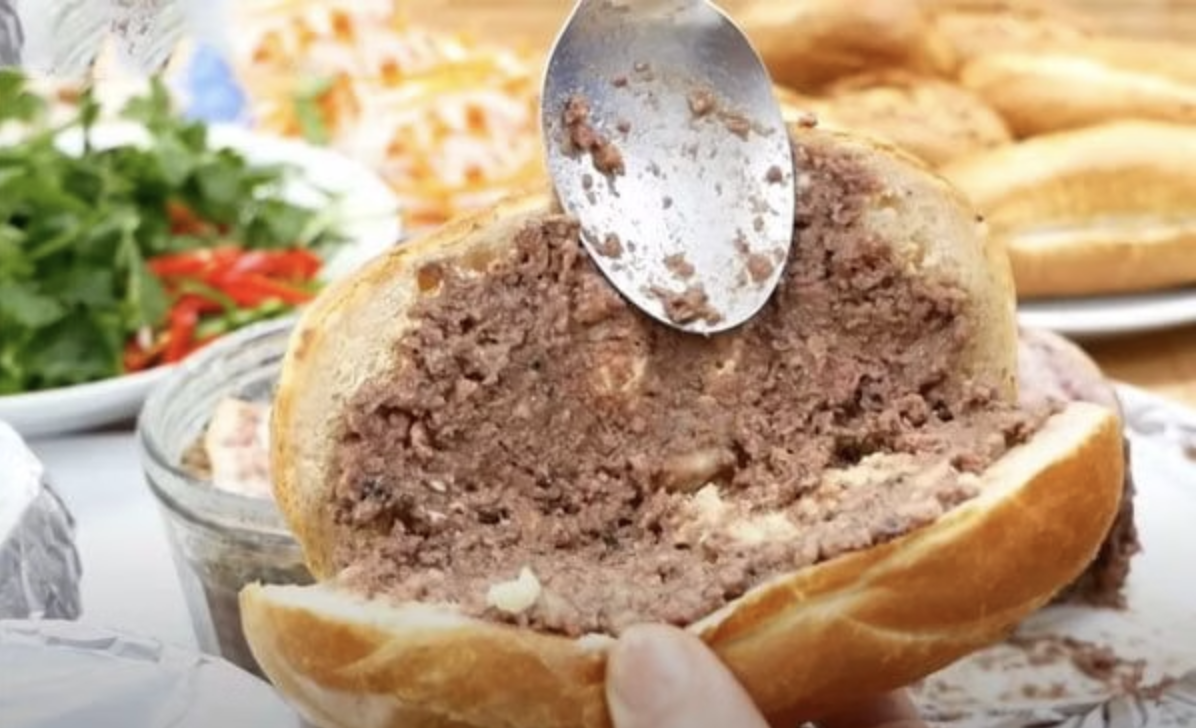 Phạt 80 triệu đồng, đình chỉ hoạt động 3 tháng tiệm bánh mì khiến 64 người ngộ độc ở Nghệ An