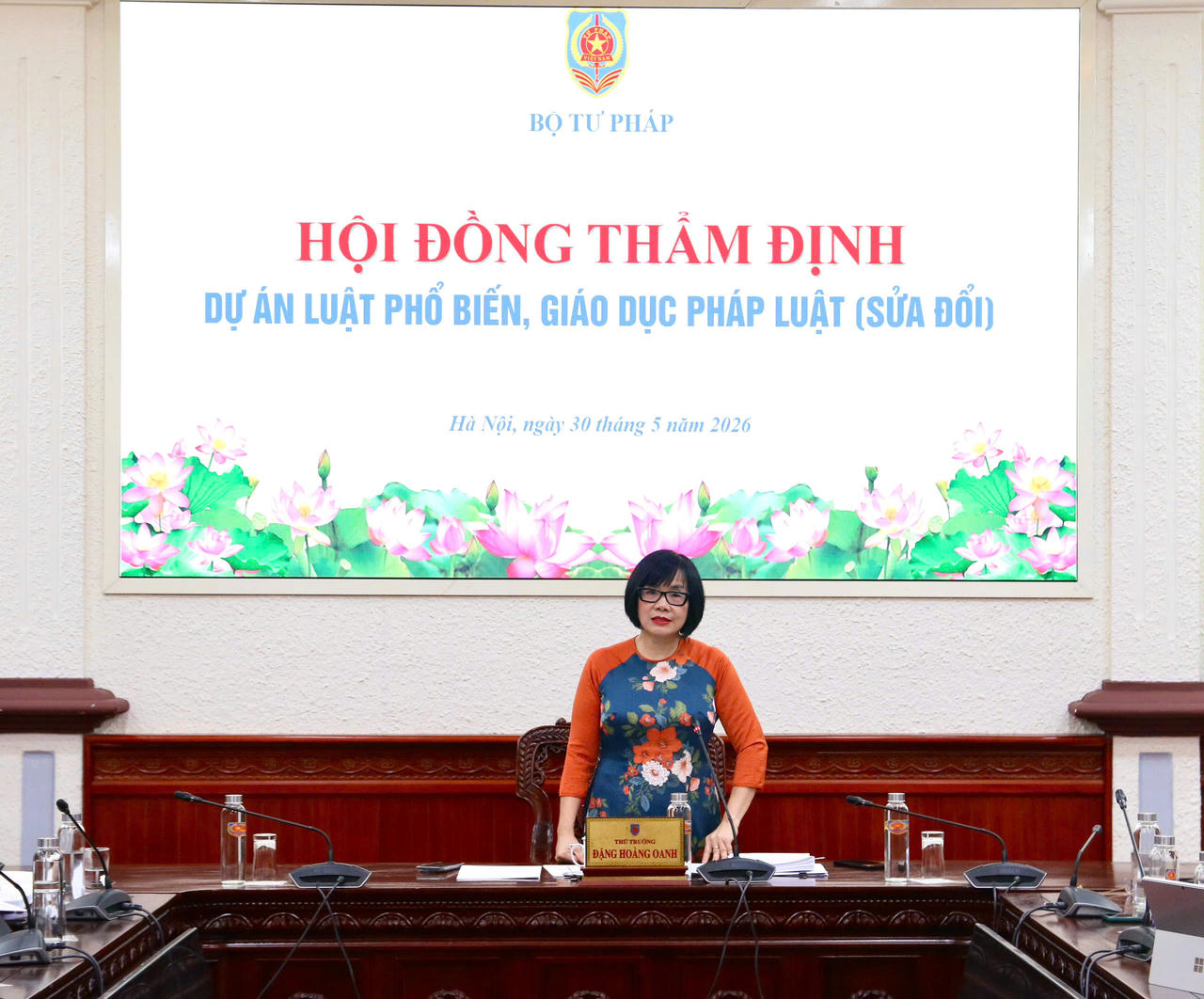 Thứ trưởng Đặng Hoàng Oanh kết luận cuộc họp.