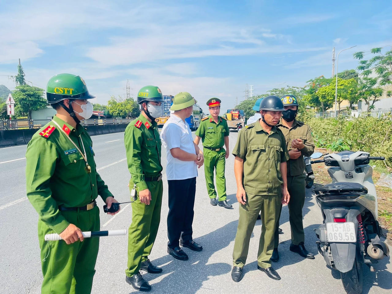 Phường An Phong (Hải Phòng) ra quân lập lại trật tự đường hè, bảo đảm mỹ quan đô thị