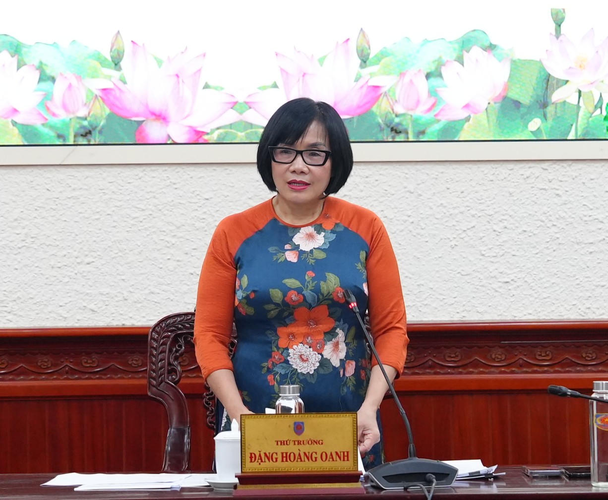 Thứ trưởng Bộ Tư pháp Đặng Hoàng Oanh phát biểu kết luận phiên họp.