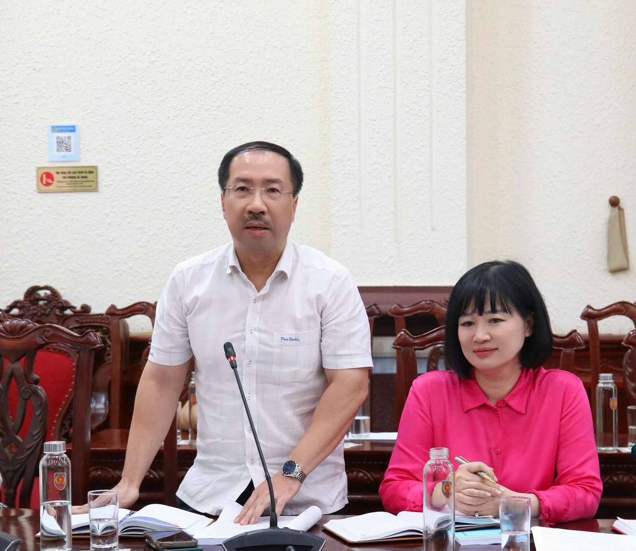 Cục trưởng Cục Phổ biến giáo dục pháp luật và Trợ giúp pháp lý Cù Thu Anh phát biểu tại phiên họp.