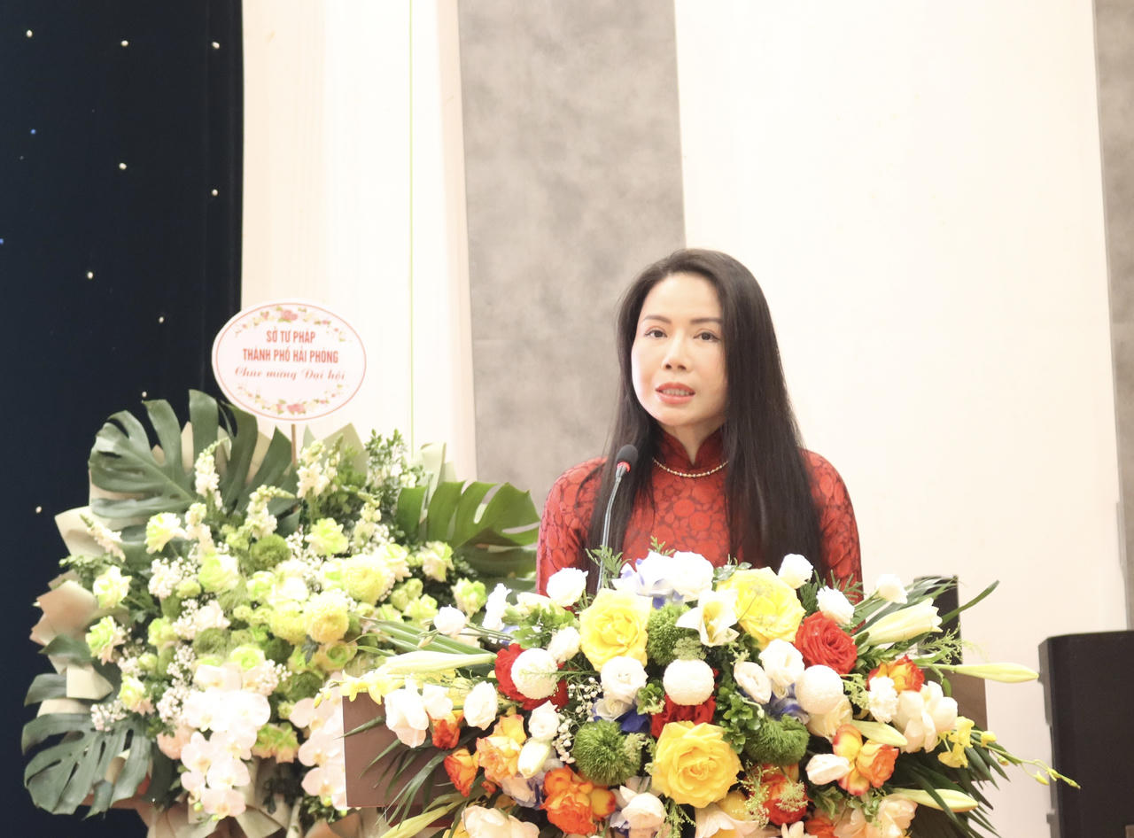 Phó Chủ tịch điều hành Hiệp hội Công chứng viên Việt Nam Nguyễn Thị Thơ phát biểu chào mừng.