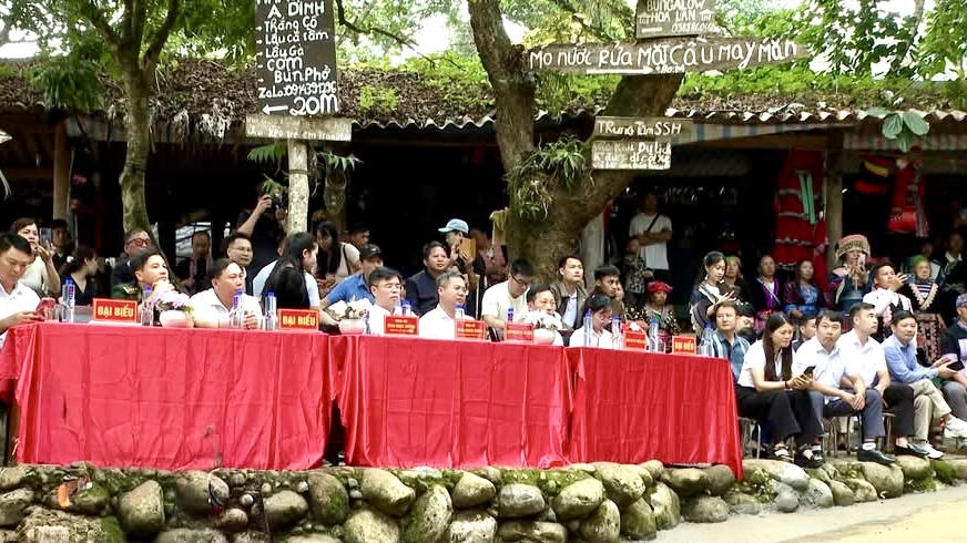 Các đại biểu tham dự lễ công bố. Ảnh: Văn Thao.