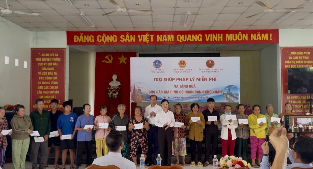 Hành trình mang pháp luật và yêu thương đến vùng biên giới Tây Ninh