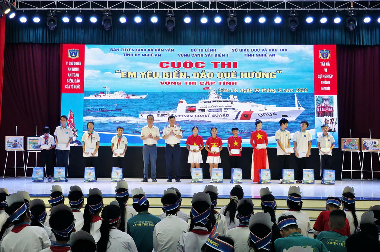 100 học sinh Nghệ An tranh tài tại vòng chung kết Cuộc thi 'Em yêu biển, đảo quê hương'