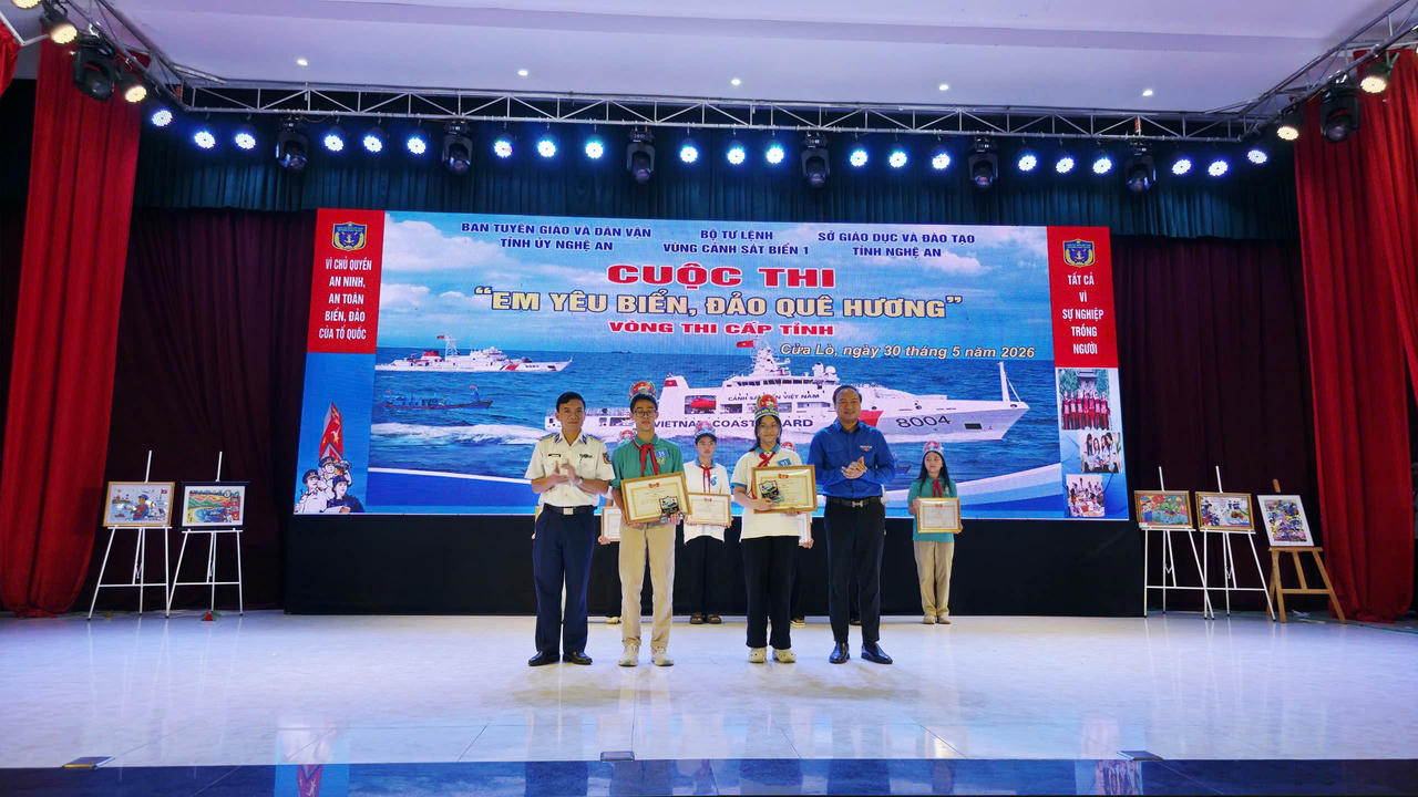 100 học sinh Nghệ An tranh tài tại vòng chung kết Cuộc thi 'Em yêu biển, đảo quê hương'