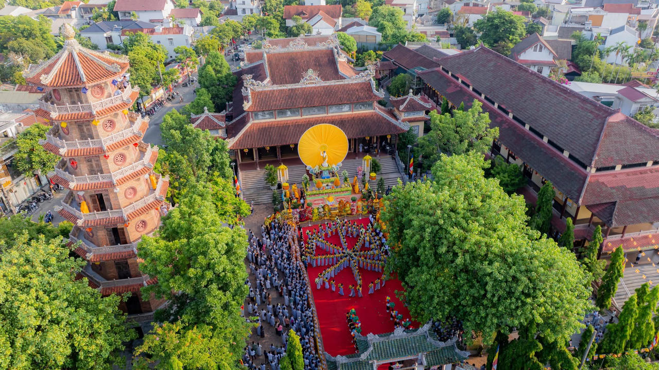 Lễ đài chính tại tổ đình Từ Đàm (phường Thuận Hóa, TP Huế).