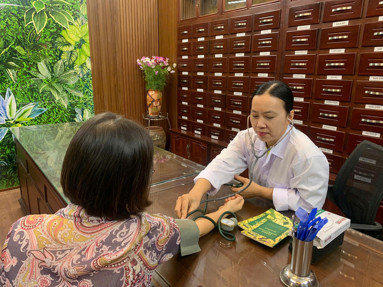 Hoàn thiện cơ chế để phát huy thế mạnh y học cổ truyền