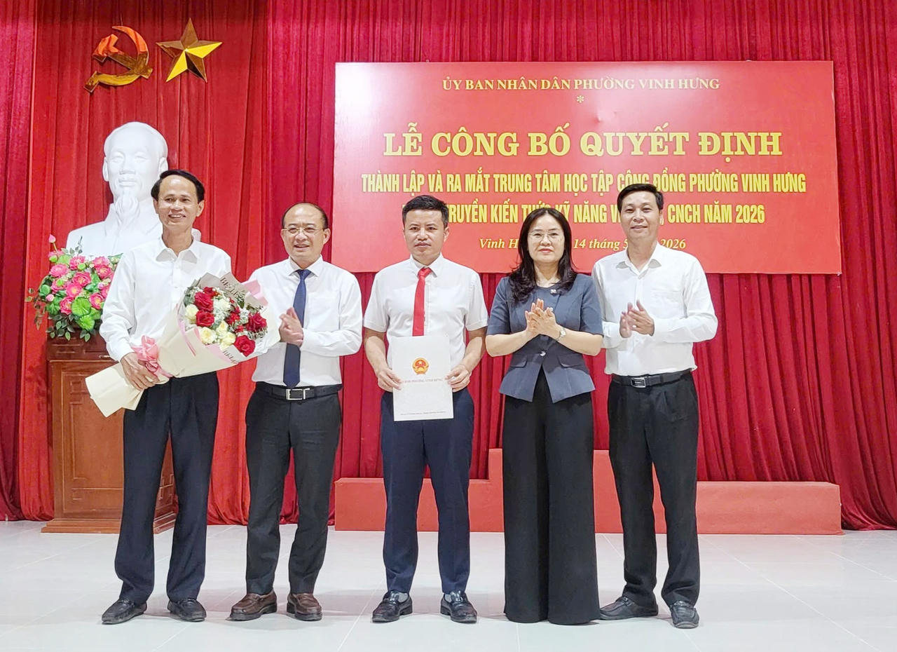 Lễ công bố Quyết định thành lập và ra mắt Trung tâm học tập cộng đồng phường Vinh Hưng.&nbsp;