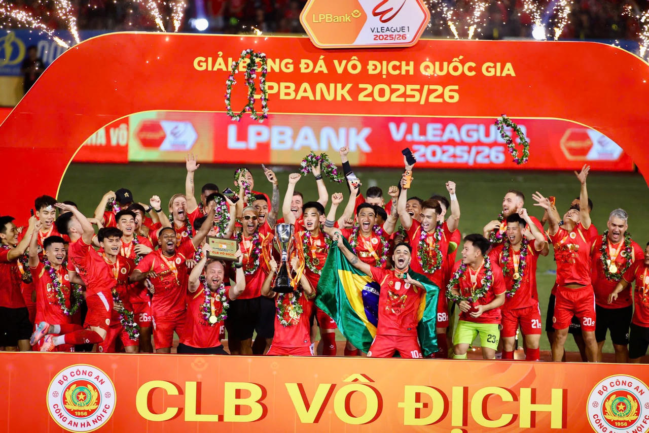 Đội bóng mạnh nhất vô địch V.League