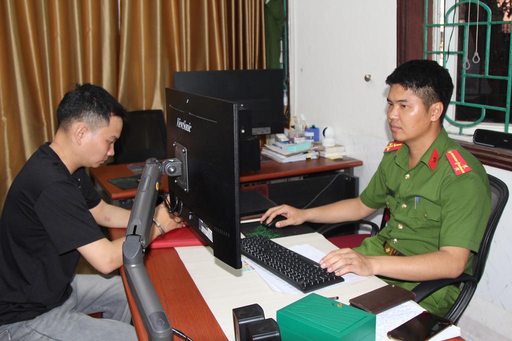 Sau chưa đầy 3 giờ đồng hồ Trịnh Duy Mạnh đã bị công an bắt giữ&nbsp;(ảnh Công an cung cấp).