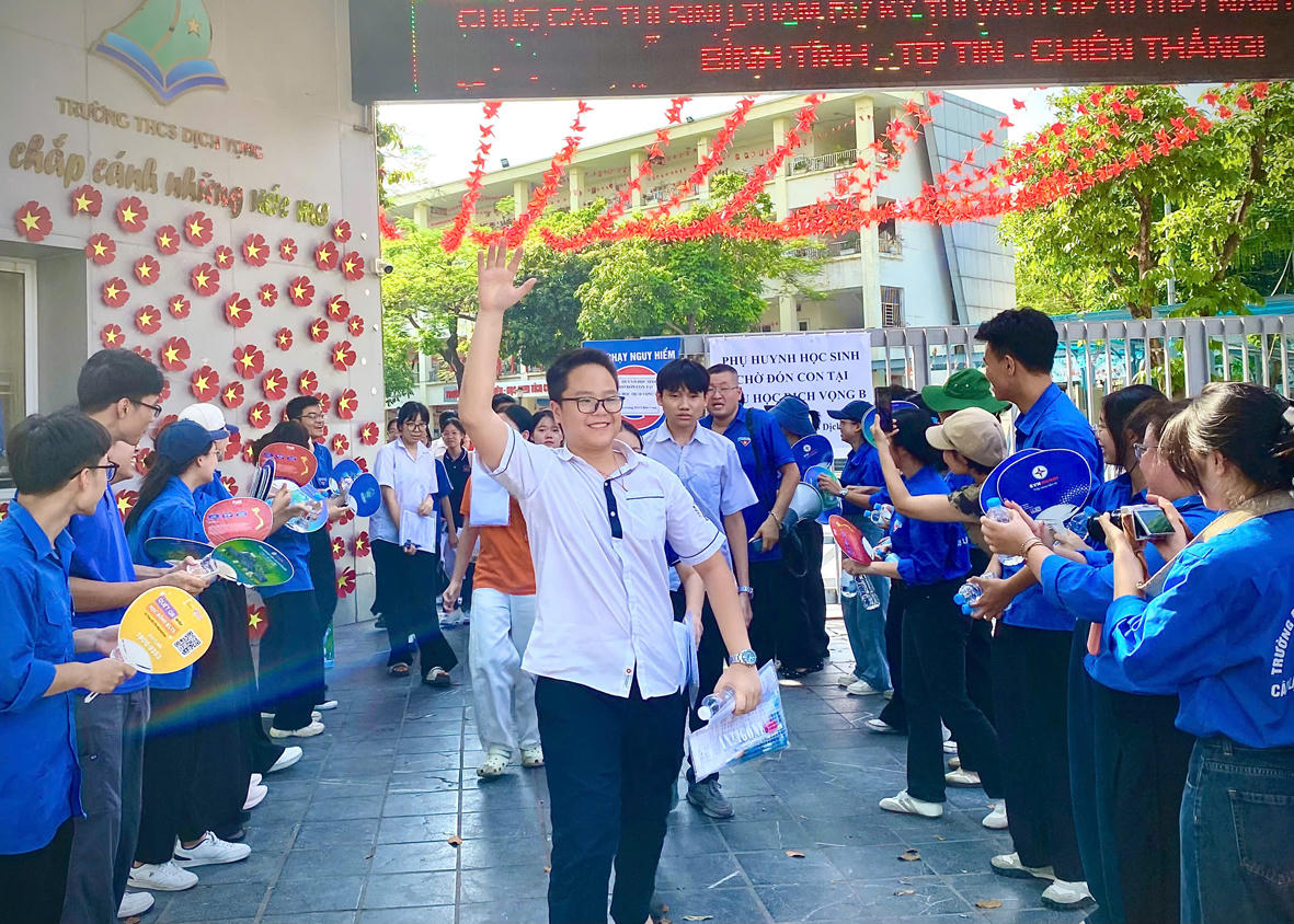 Giảm 'sức nóng' kỳ thi lớp 10 tại Hà Nội và cả nước: Cần lời giải từ quy hoạch trường lớp