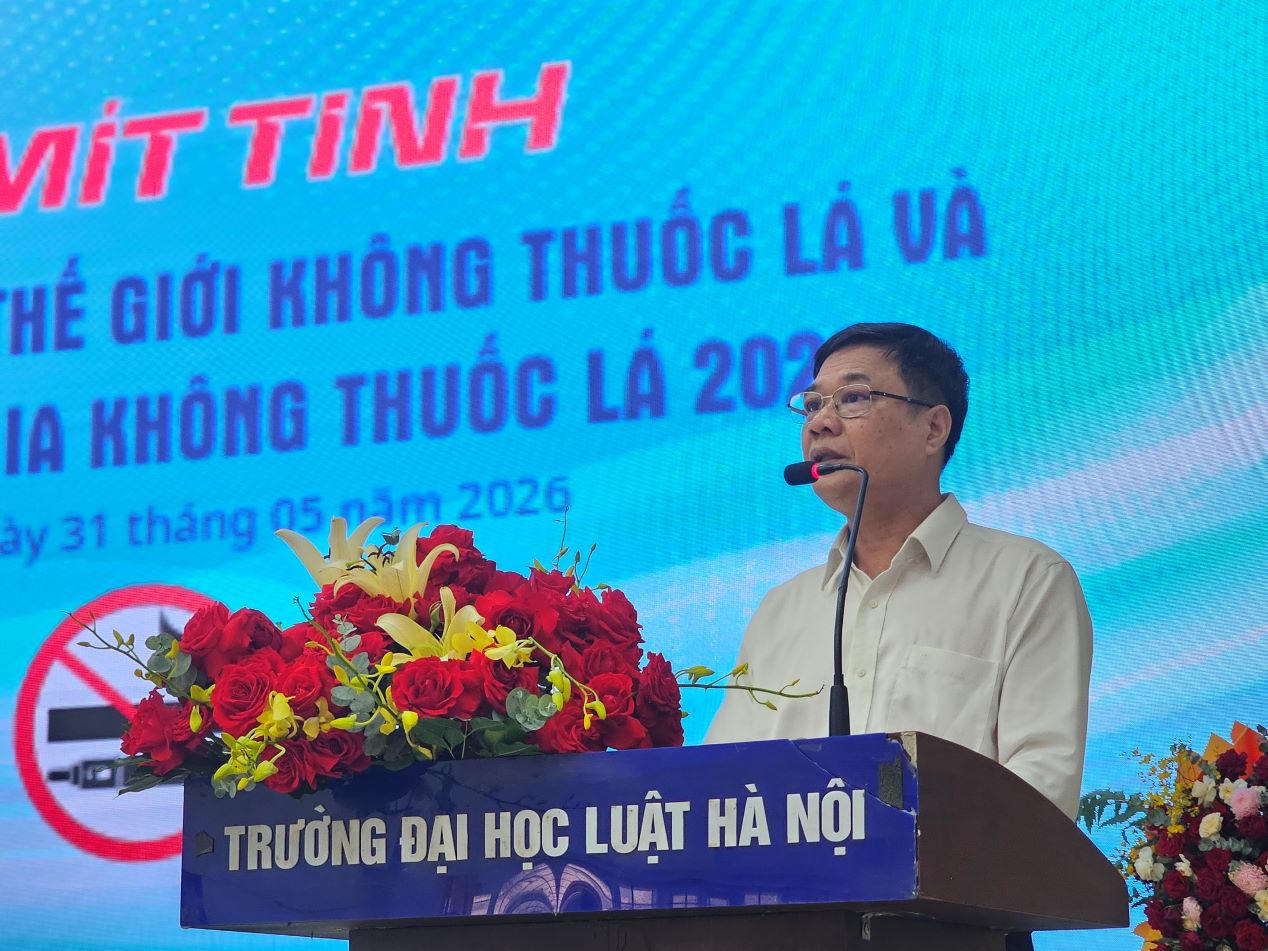Ông Nguyễn Hùng Vừa – Phó Giám đốc phụ trách Phân hiệu Trường Đại học Luật tại tỉnh Đắk Lắk phát biểu chào mừng Lễ mít tinh.
