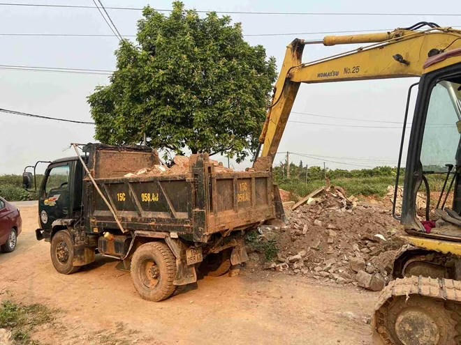 Khởi tố đối tượng đổ trái phép hơn 169 tấn chất thải ra môi trường