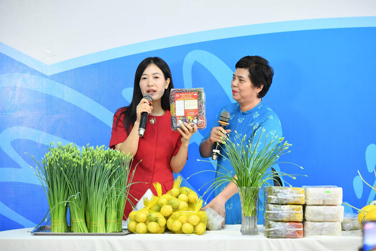 &nbsp;Phần thực hành livestream quảng bá sản phẩm ngay tại hội trường của các học viên. (Ảnh: Hoàng Huy)