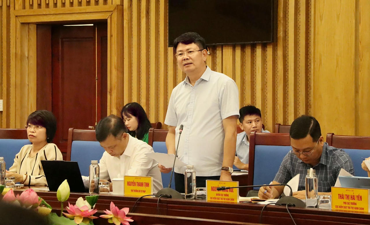 Thứ trưởng Bộ Tư pháp Nguyễn Thanh Tịnh phát biểu tại buổi làm việc.