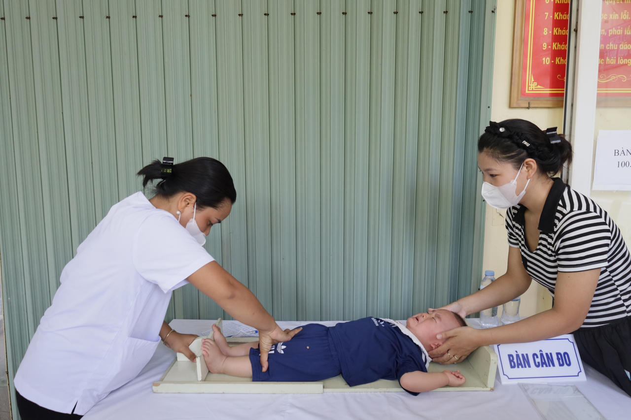 Bộ Y tế ban hành hướng dẫn mới về khám sức khỏe định kỳ cho trẻ dưới 6 tuổi