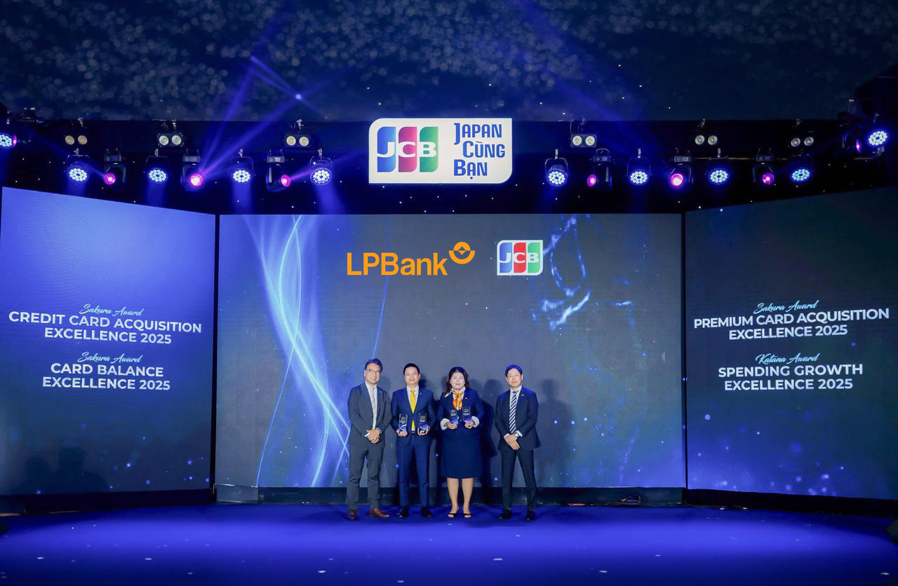 LPBank ghi dấu ấn trên thị trường thẻ với 4 giải thưởng từ JCB