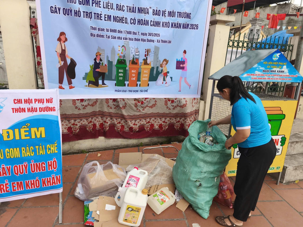 Các Chi hội Phụ nữ xã Thiên Lộc sôi nổi triển khai hoạt động thu gom phế liệu tái chế gây quỹ nhân ái. (Ảnh: Hội LHPN xã Thiên Lộc)