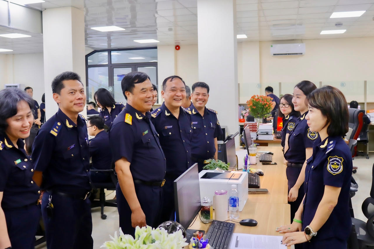 Thực hiện thủ tục thông suốt cho 1.075 tờ khai trong ngày đầu triển khai thí điểm mô hình thông quan tập trung