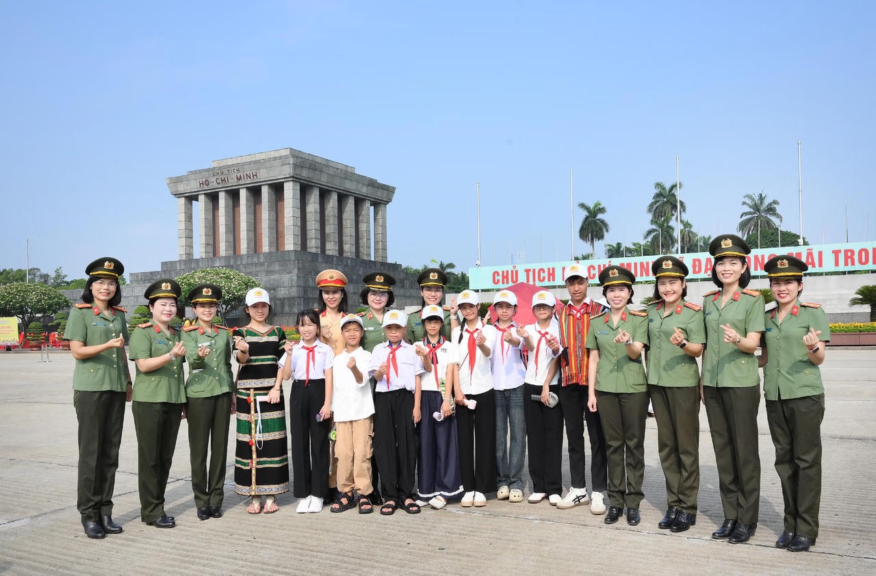 Thượng tướng Lê Quốc Hùng biểu dương 150 học sinh tiêu biểu tại 'Trại hè yêu thương' năm 2026