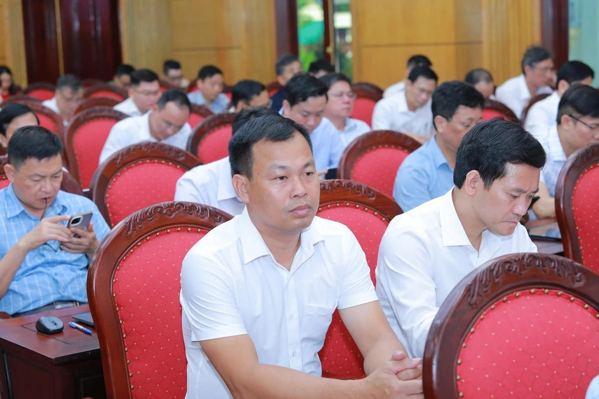 Các đại biểu tham dự hội nghị.
