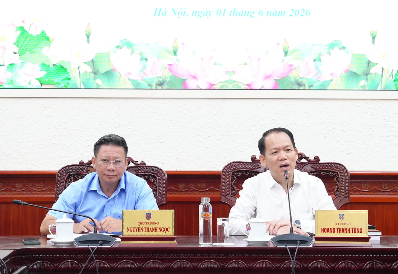 Bộ trưởng Hoàng Thanh Tùng và Thứ trưởng Nguyễn Thanh Ngọc tại cuộc họp.